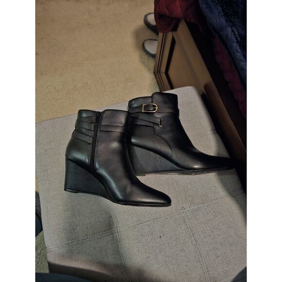 LifeStride Black Ankle Wedge Boots Size 8.5 Dressy Heel Booties Comfort Shoes - Picture 2 of 9
